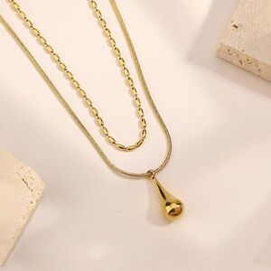 Gold Teardrop Pendant Necklace